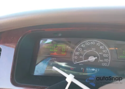 2005 Lincoln Town Car Signature Limited from USA, damaged, VIN 1LNHM82W15Y636566